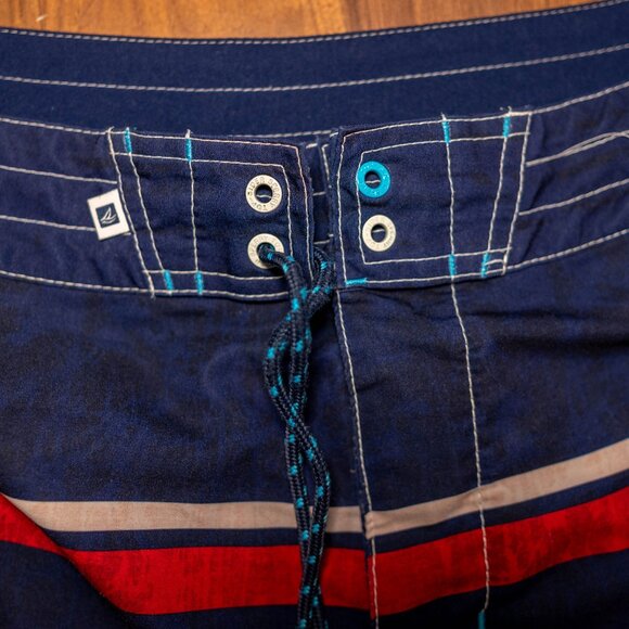 CLEARANCE Sperry Top-Sider Board Shorts Swim Trunks Striped Red Navy Size 30 - Picture 2 of 6
